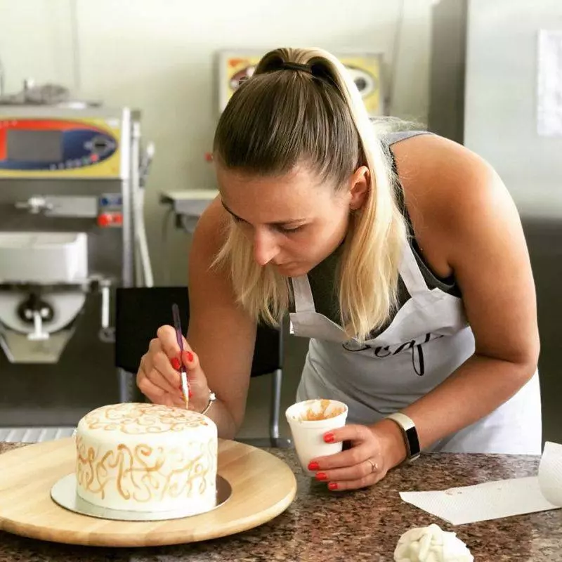 Cake Piping Essentials: Buttercream & Royal Icing